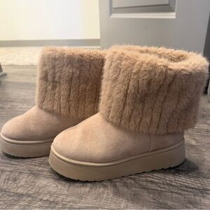 Cozy Tan Fur-Lined Women's Boots Size 7.5